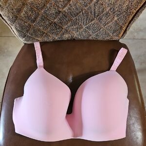 Victoria's Secret T-Shirt Lightly Lined Wireless Pink Bra Padded Convertible